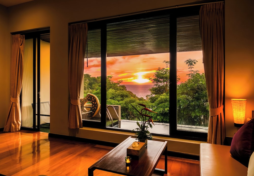 Grand Thai with Spa Bath & Private Pool - Photo 6
