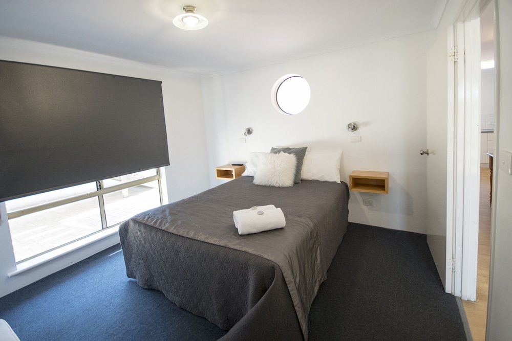Deluxe Apartment, 3 Bedrooms, Jetted Tub, Ground Floor photo 3