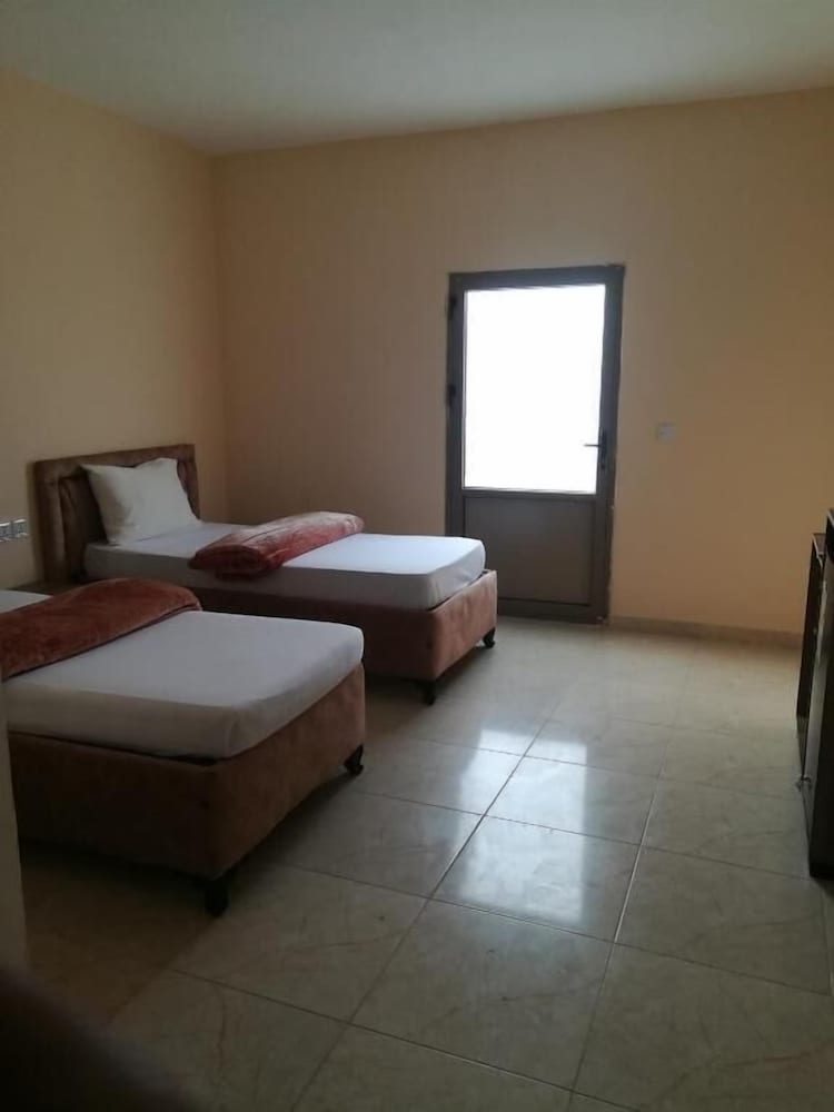 Basic Twin Room photo 1