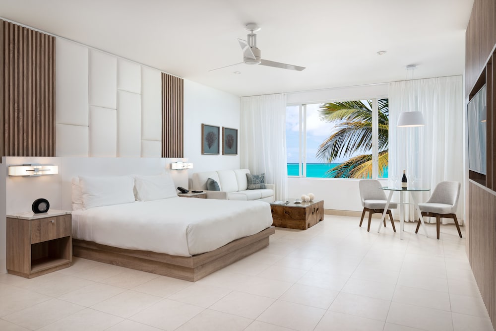 Grand Studio, Oceanfront - Photo 1