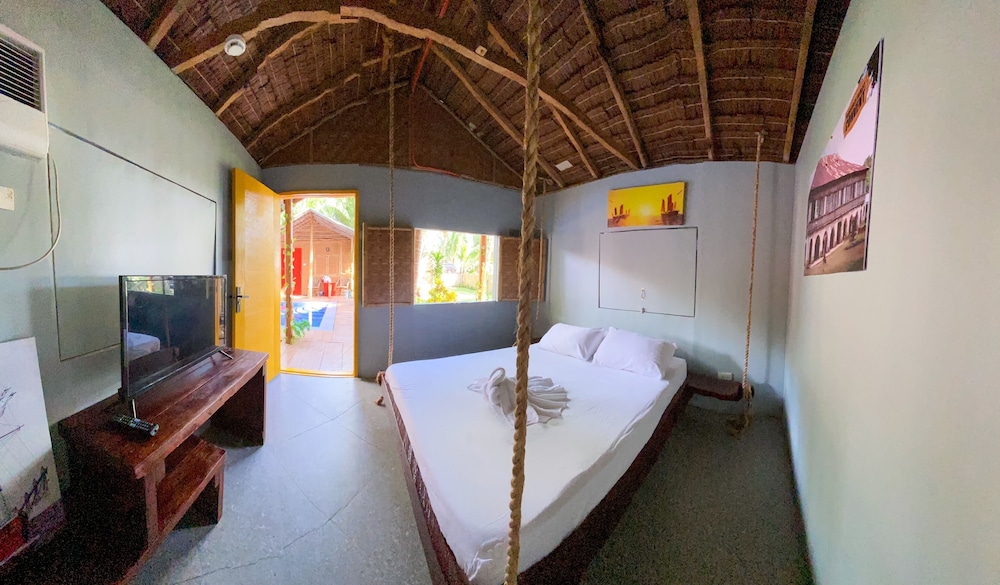 Deluxe Double Room, 1 Queen Bed, Balcony, Pool View photo 1