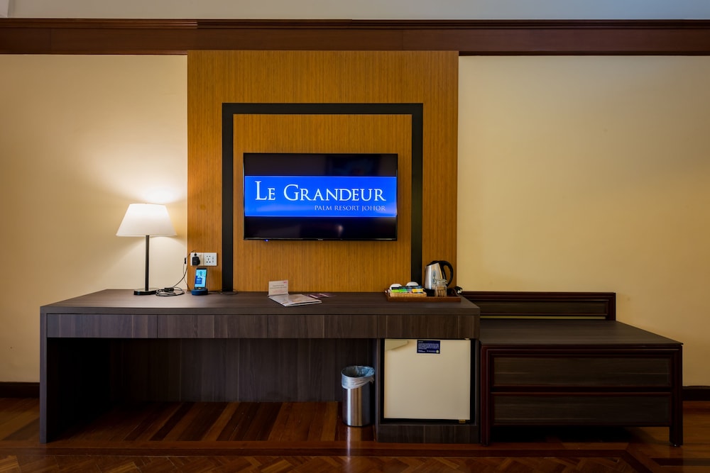 Premier Deluxe Twin Room (Newly Renovated) photo 2