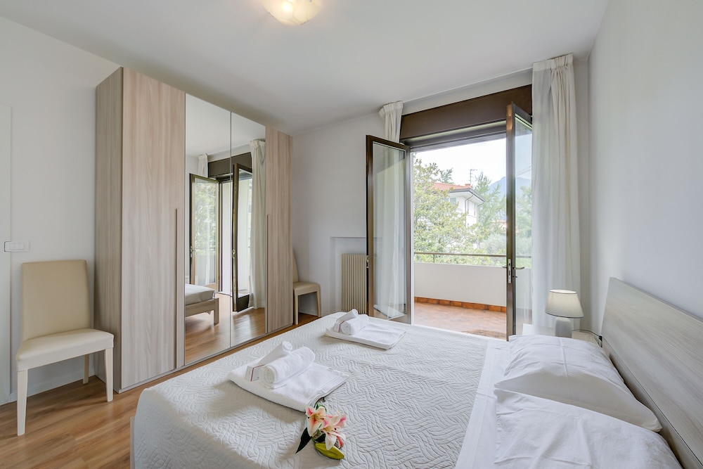 Family Apartment, 1 Double Bed With Sofa Bed (Casa Vannetti 2 500mt From The Lake)