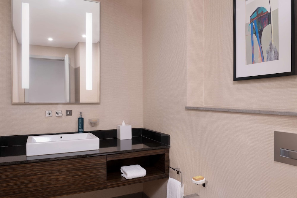 Deluxe Suite, 1 Bedroom - Photo 9