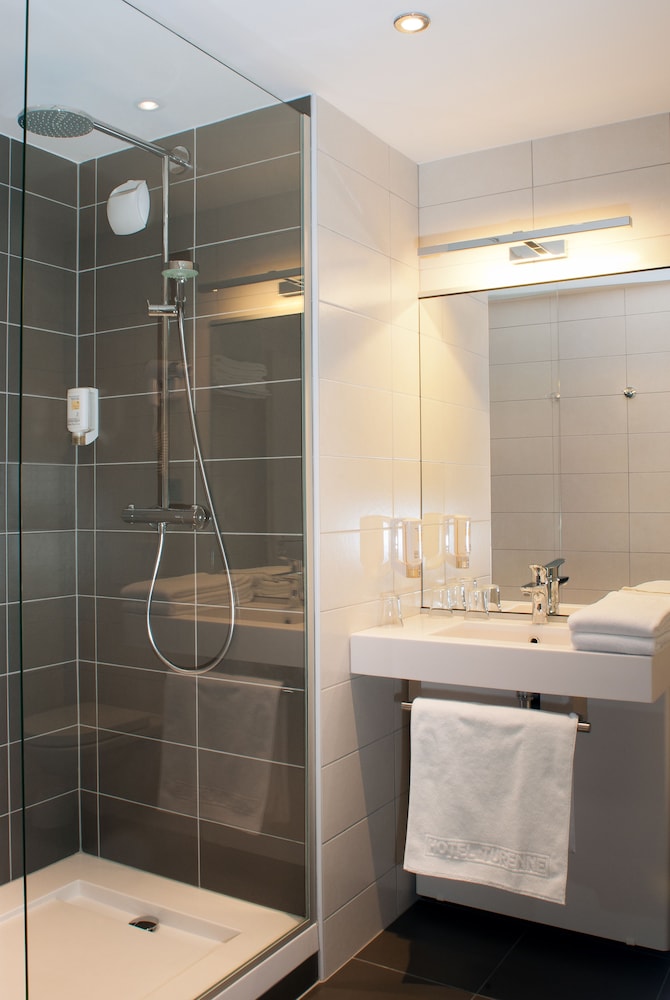 Standard Double Room thumbnail 6