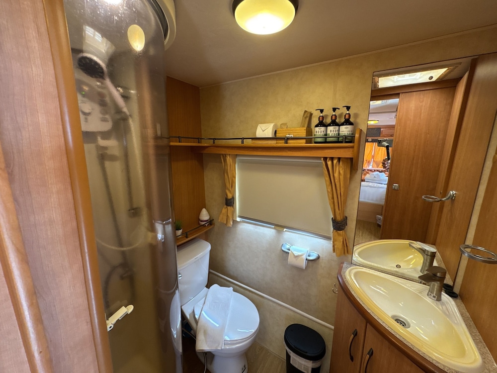 Campervan Riverfront for 2 - Photo 29