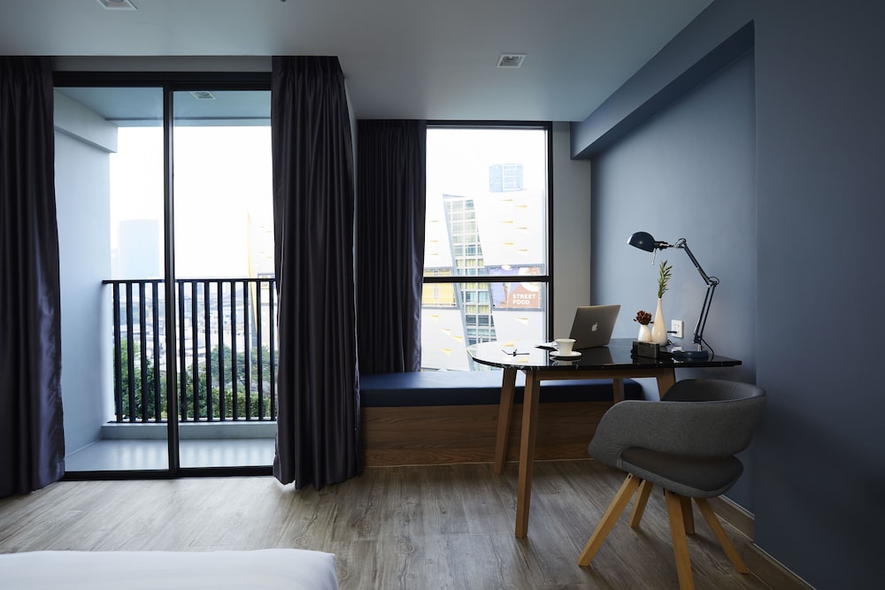 Deluxe Twin Room, Balcony photo 3