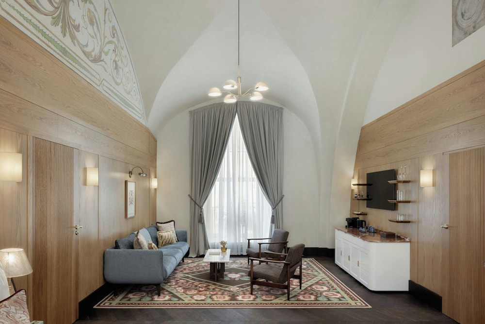 Chapel Suite photo 2