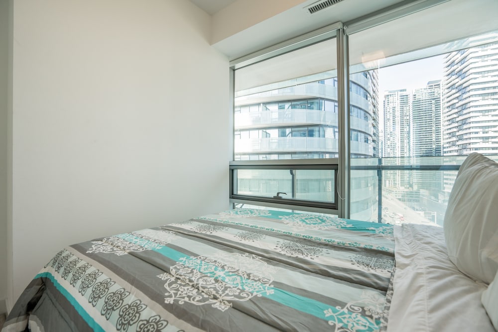 Aaira Suites at 65 Bremner Blvd, Foto 3
