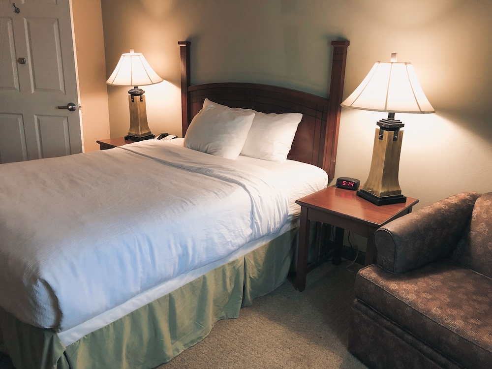 Standard Suite, 1 Queen Bed, Accessible