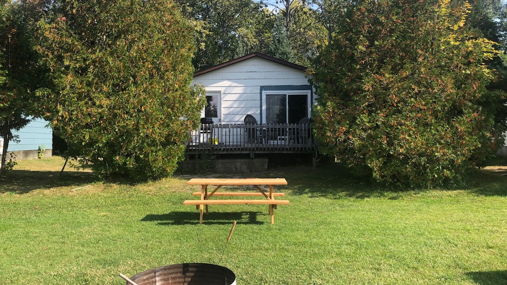 Cottage 5 Waterfront with Wi Fi with TV photo 2