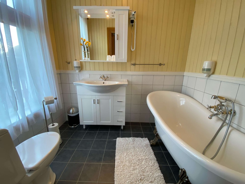 Junior Suite, 1 King Bed, Non Smoking, Sea View - Photo 20