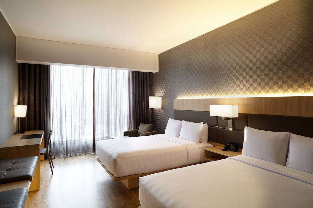 Room, 2 Double Beds - Photo 8