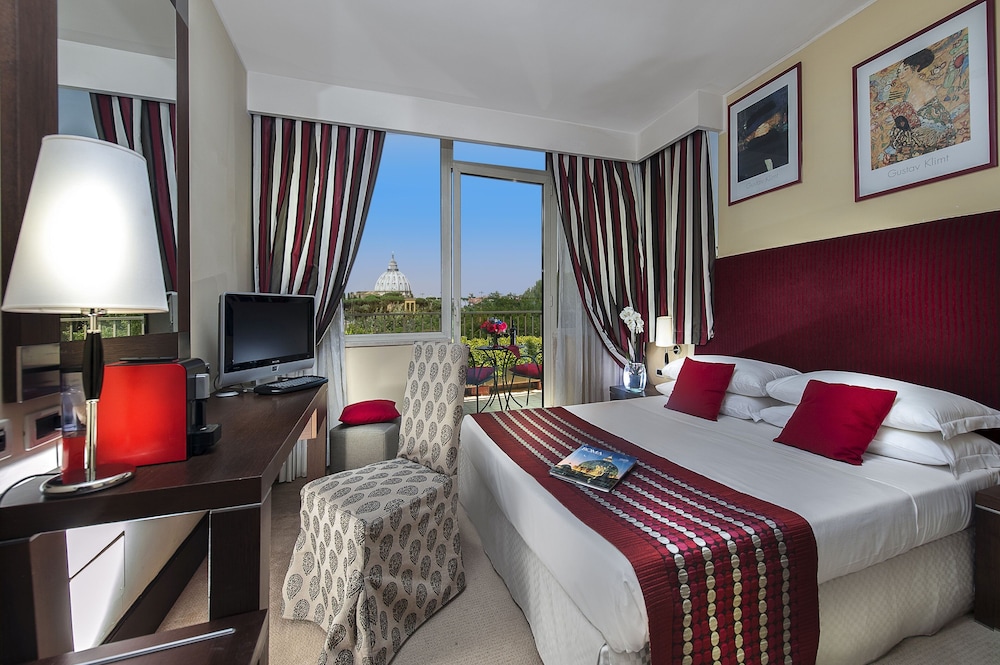 Camera Superior con letto matrimoniale o 2 letti singoli, vista città con terrazza photo 1
