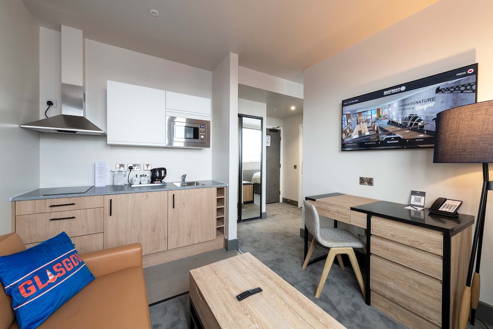 Executive Suite, 1 King Bed, Sofa Bed, Kitchenette - Photo 8