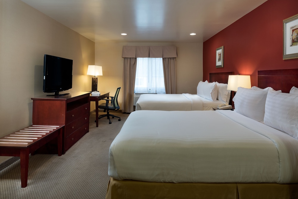 Suite, 2 Queen Beds - Photo 5