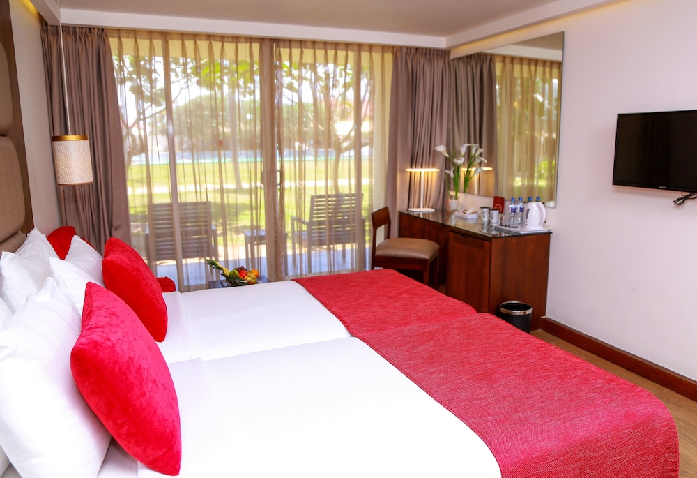 Deluxe Double Room with Free Airport Drop - Photo 2