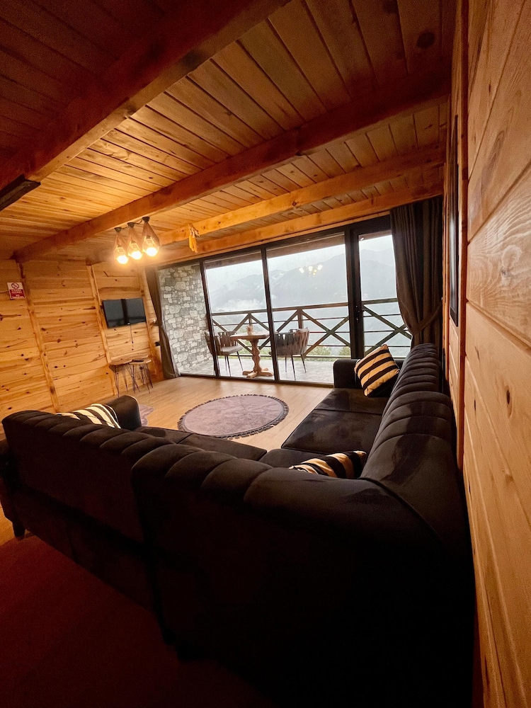 Basic Bungalow, Balcony, Mountain View photo 3