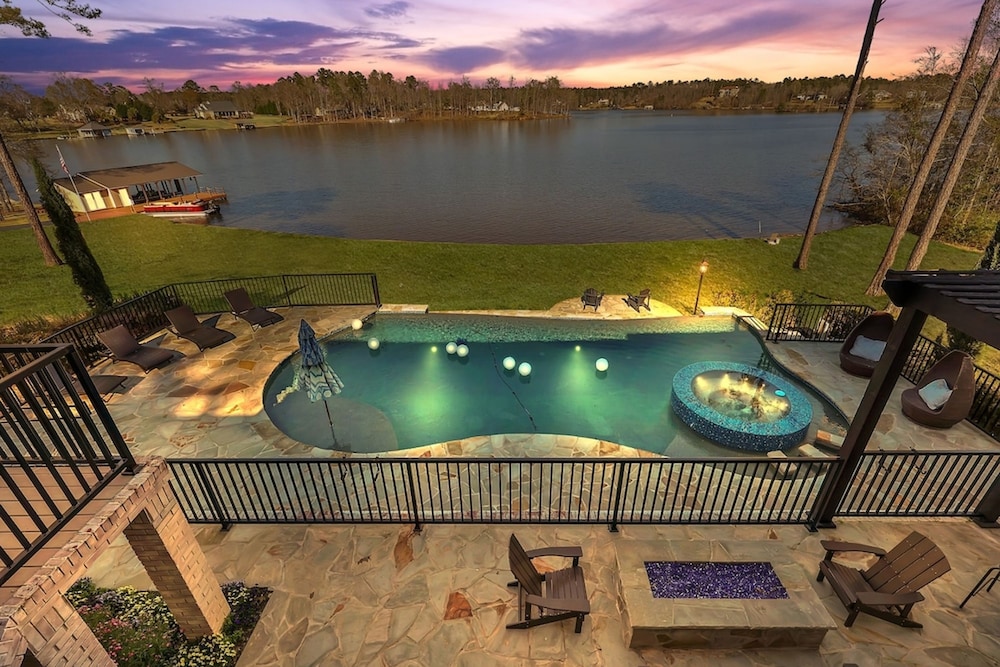 7BR Lakefront Haven Pool Hot Tub Gated 4acres, Billede 54