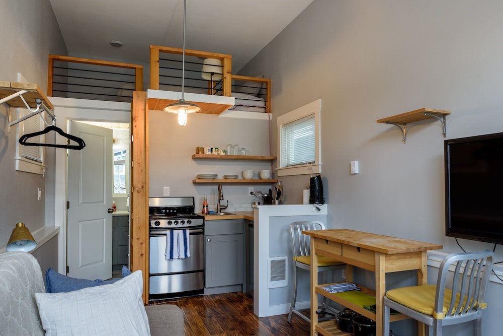 House (1 Bedroom)