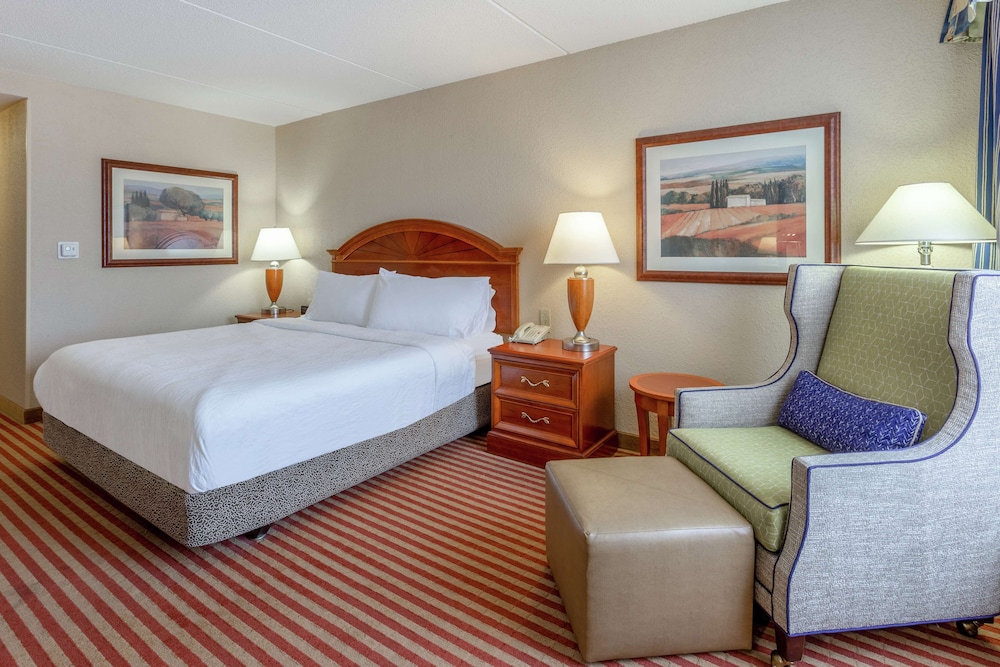 Comfort Room, 1 King Bed (With Drinks-Snacks)