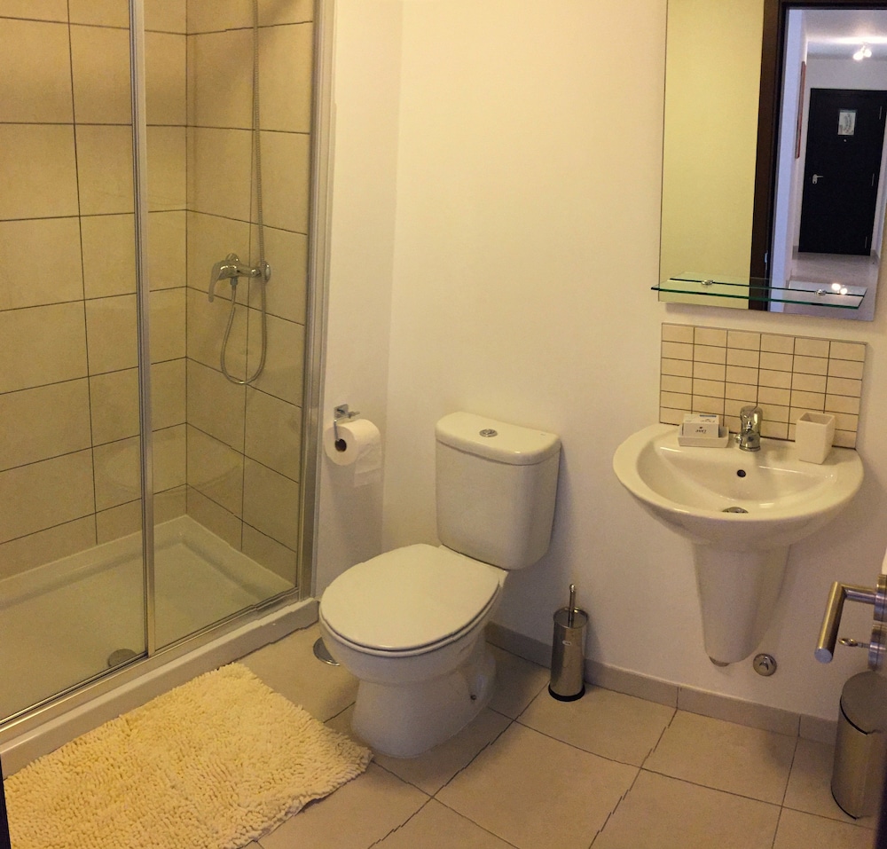 Apartment, 2 Bedrooms, Ground Floor photo 3