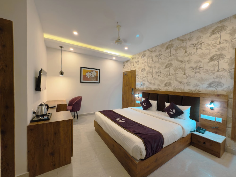 Executive Room, City View