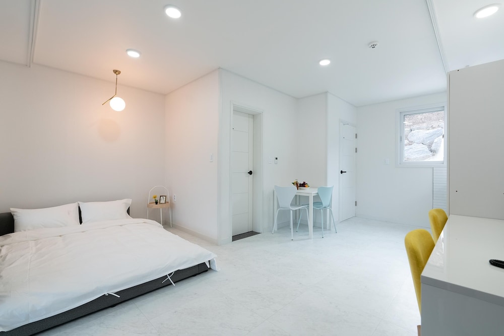 Basic Room, 1 Bedroom (Premier Queen Bad(random)) - Photo 4