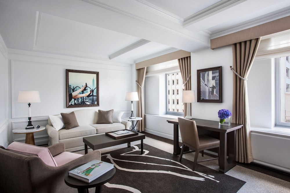 Club Suite, 1 King Bed with Sofa bed