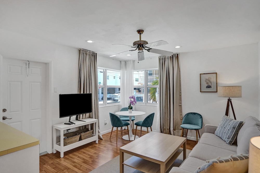 Classic Apartment photo 2