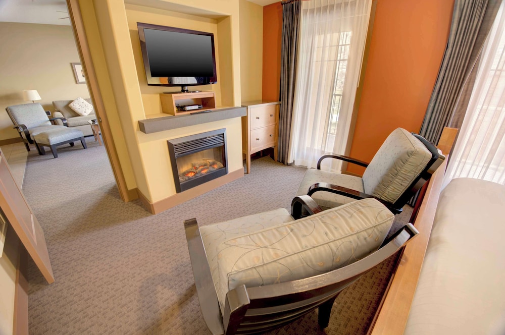 Condo, 2 Bedrooms (1 King Bed, 2 Queen Beds, 1 Sofa Bed)