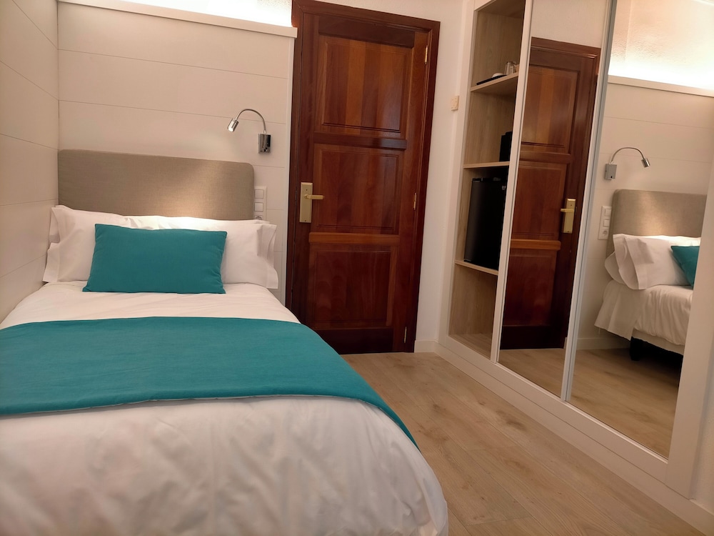 Single Room, Mountain View