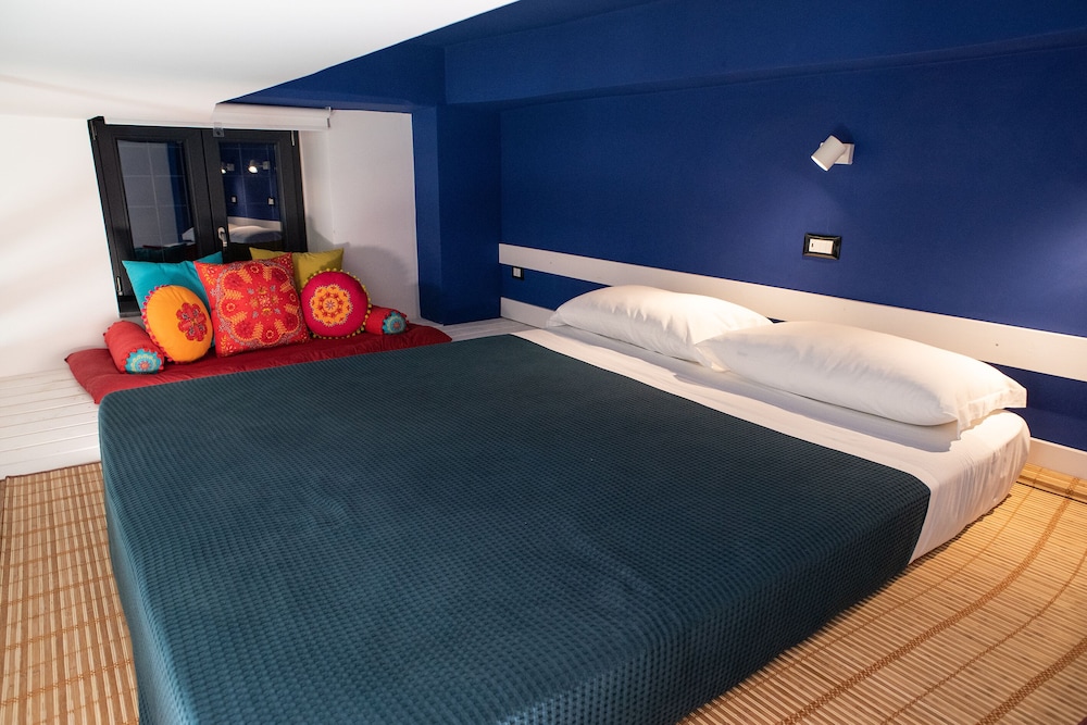 Studio Suite, Balcony (Green)