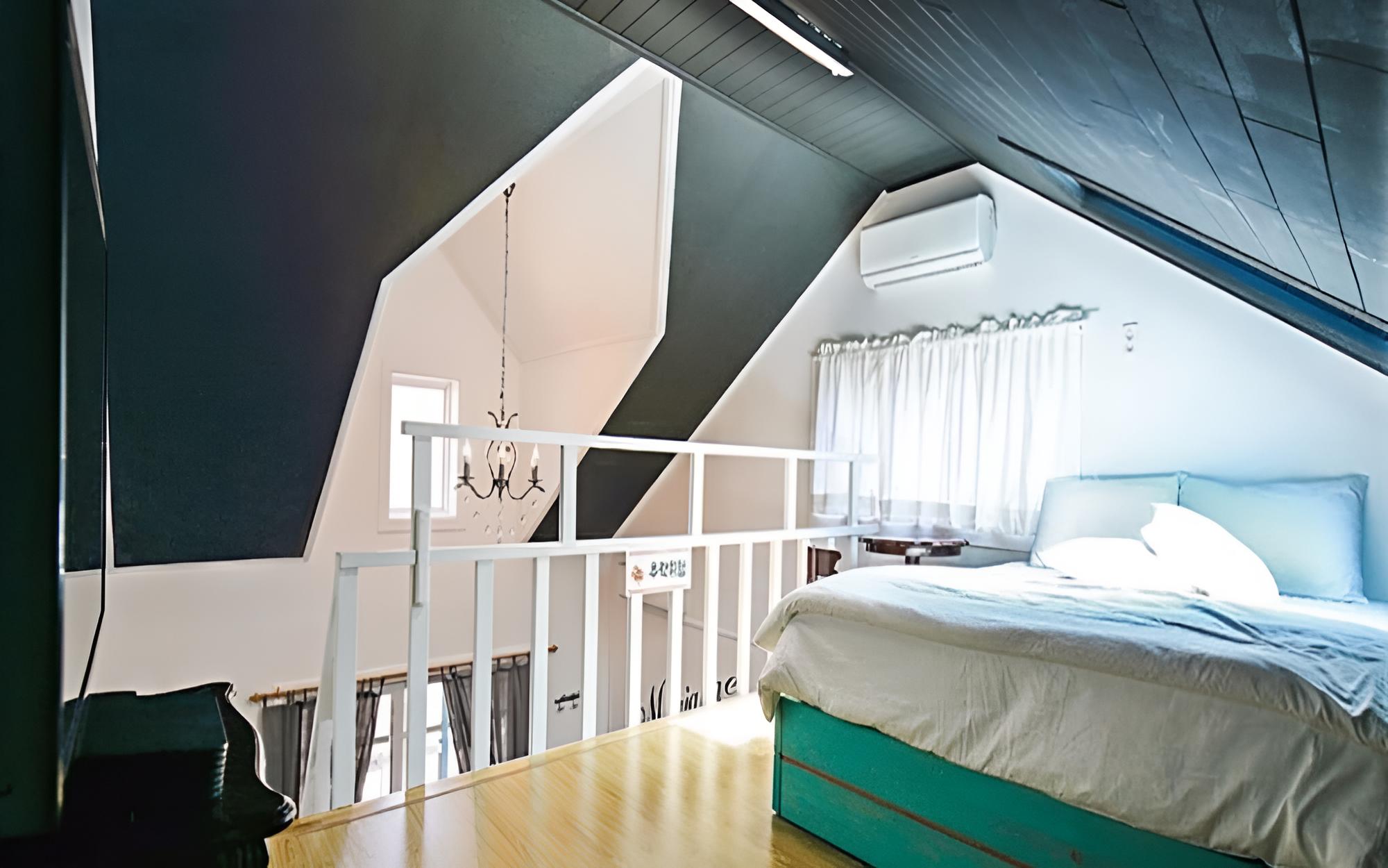 Room (Helios (Duplex)) - Photo 10