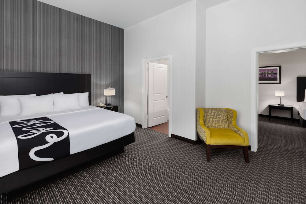 Suite, Multiple Beds, Non Smoking - Photo 1