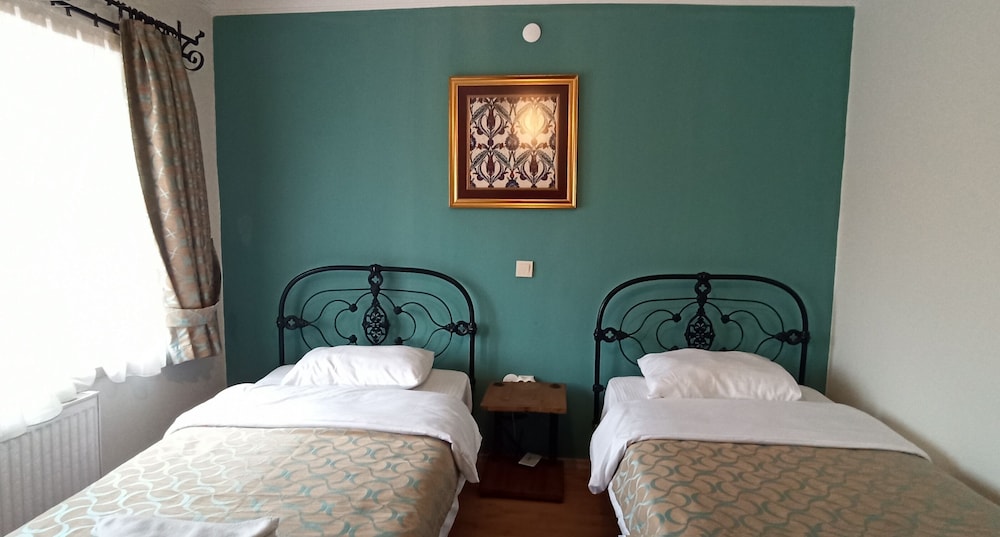 Standard Twin Room, 2 Twin Beds - Photo 2