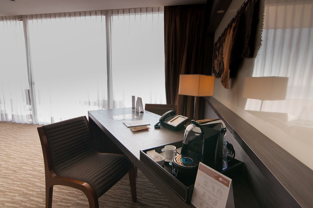 Junior Suite, 1 King Bed photo 2