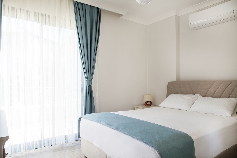 Family Suite, Accessible, Pool View photo 1