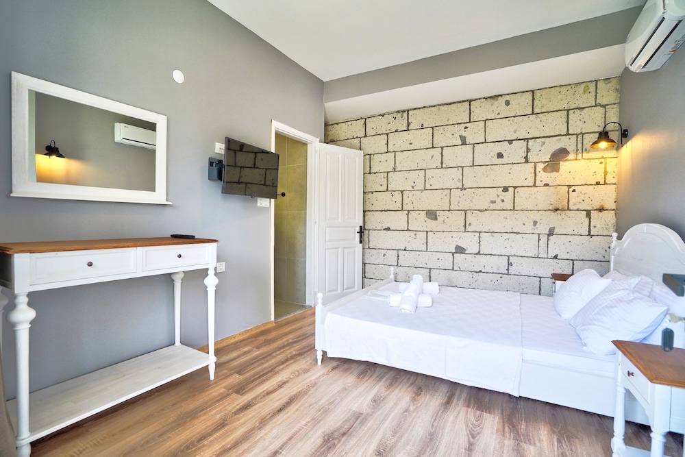 Standard Room - Photo 12