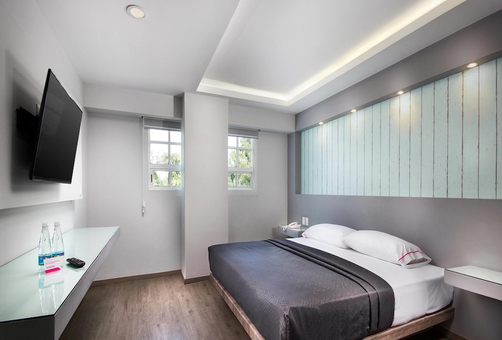 Comfort Room, 1 King Bed, Non Smoking photo 1
