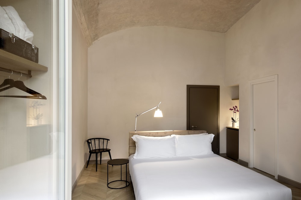 Deluxe Room - Photo 2