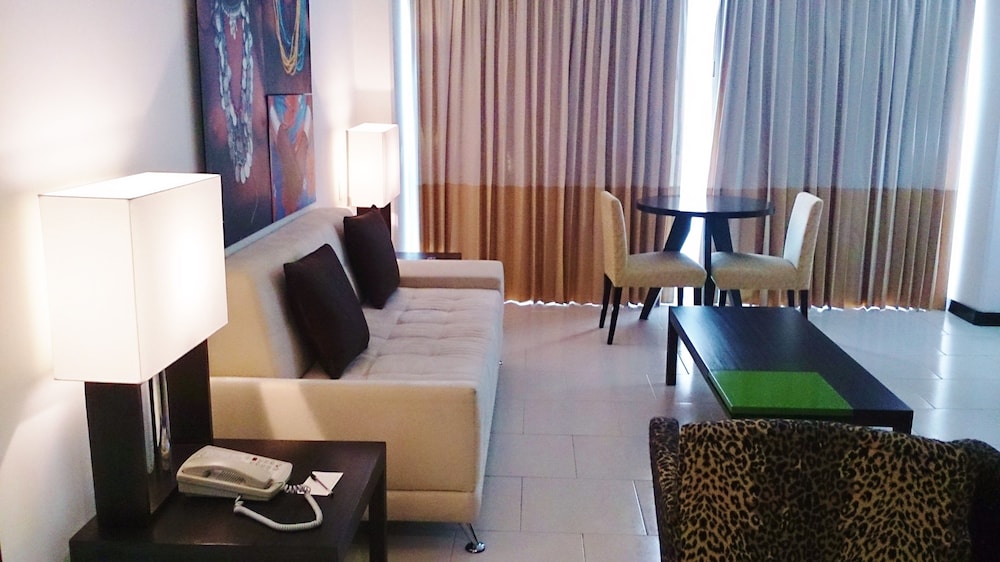 Junior Suite, 1 King Bed - Photo 11