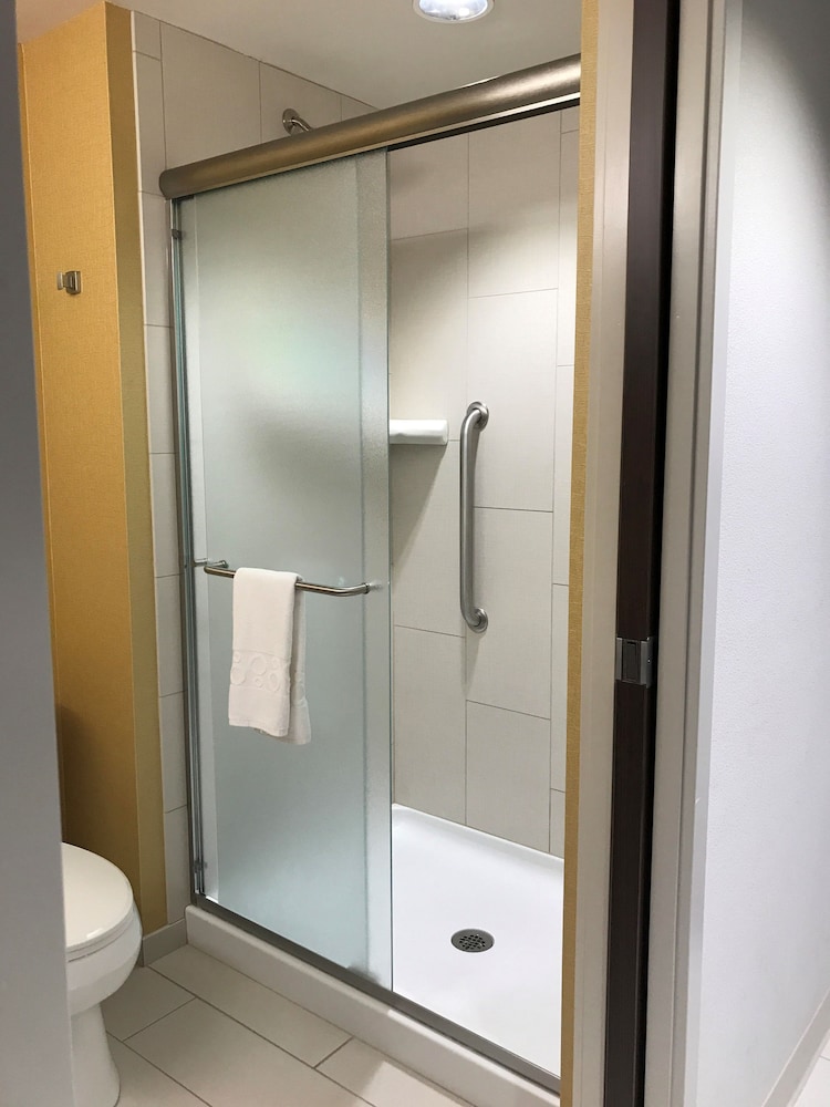 Premium Studio, 1 Queen Bed, Accessible, Bathtub photo 1