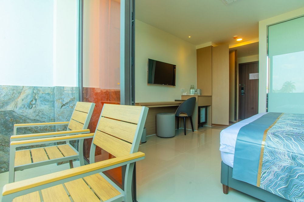 Deluxe Double or Twin Room, Balcony photo 2