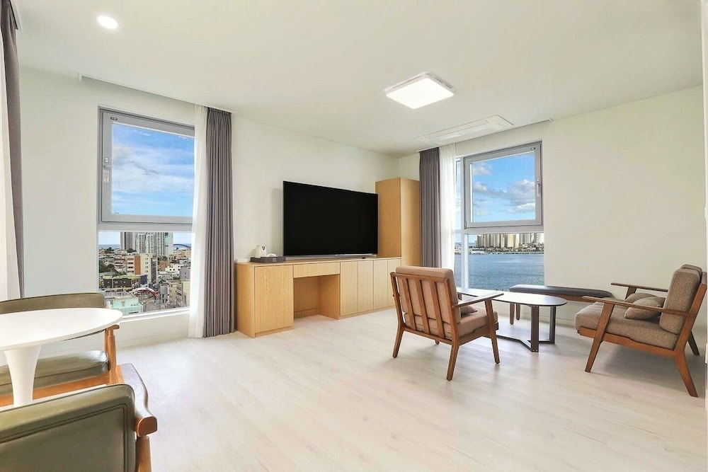 Penthouse, Sea View