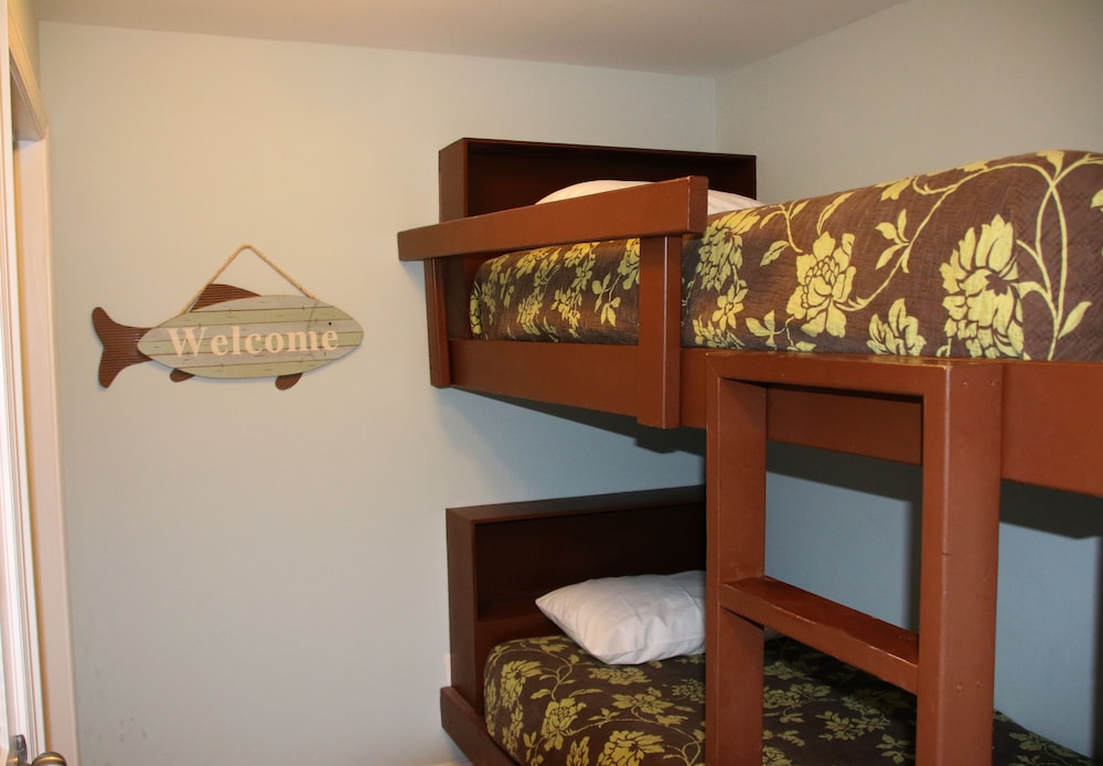 Condo, 3 Bedrooms, Balcony, Lake View