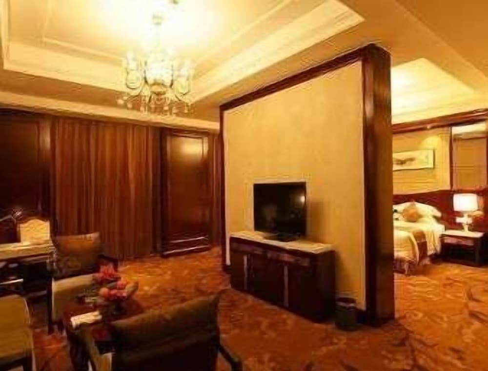 Suite, 1 King Bed, Non Smoking photo 1