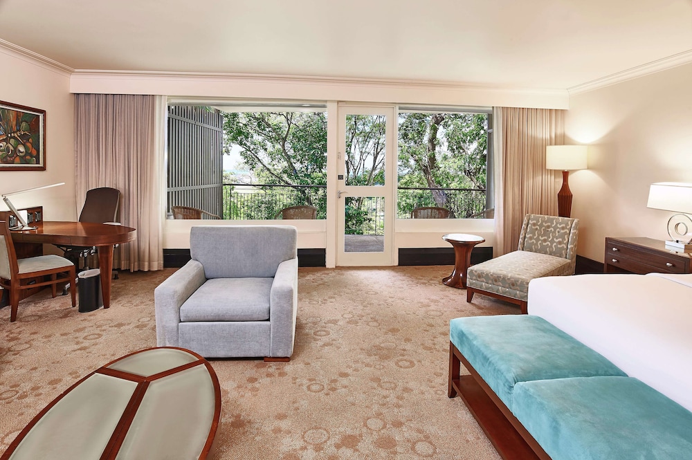 Deluxe Studio Suite, 1 King Bed - Photo 1