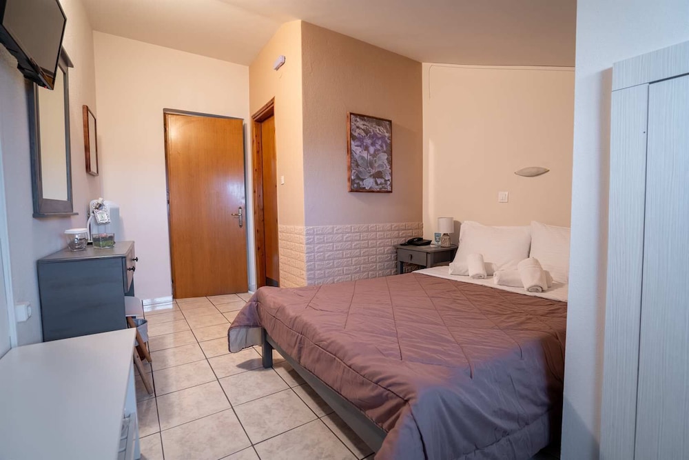 Economy Double Room - Photo 7