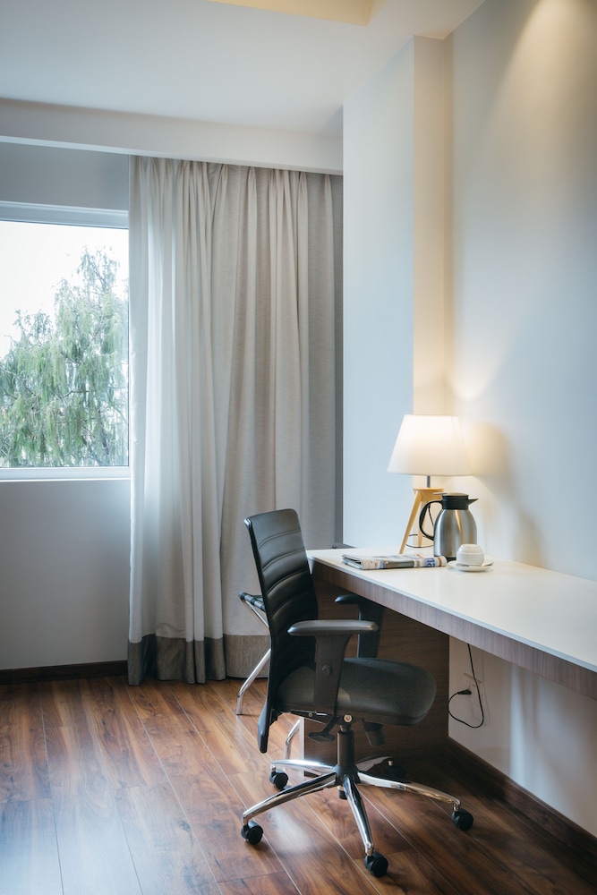 Deluxe Premium Room - Photo 6